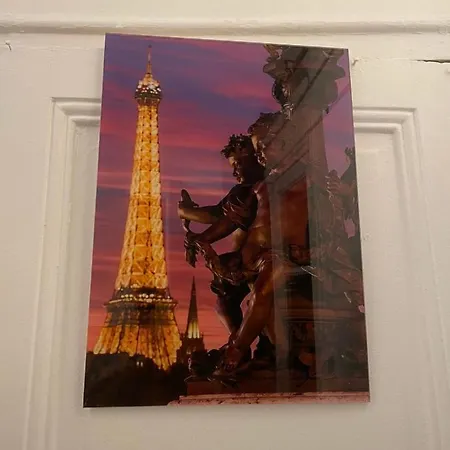 Situee A 14min A Pieds De La Tour Eiffel *